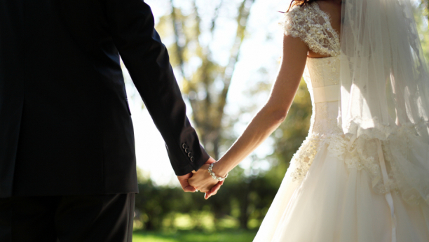 20 000 EVRA ZA KUPOVINU MLADE U OVOJ ZEMLJI! Građani štede godinama da bi se venčali
