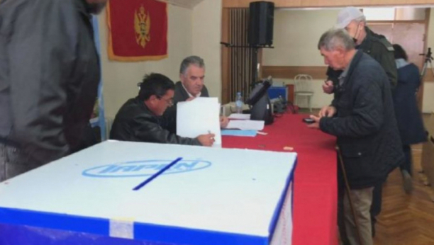 KONAČNO OTKRIVENO Evo zašto su glasačke kutije u Crnoj Gori PLAVE, a ne providne
