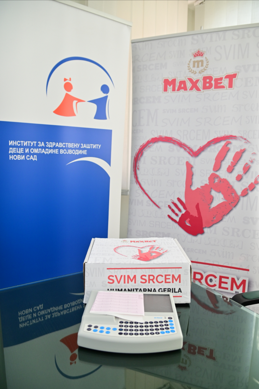 MaxBet donirao EKG aparat Dečijoj bolnici u Novom Sadu