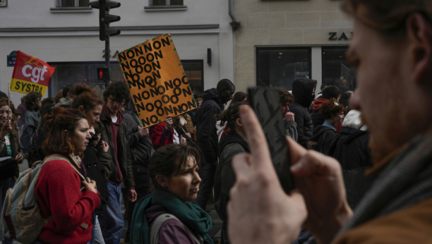 MILION LJUDI NA ULICAMA Demonstracije u Franckoj ne prestaju