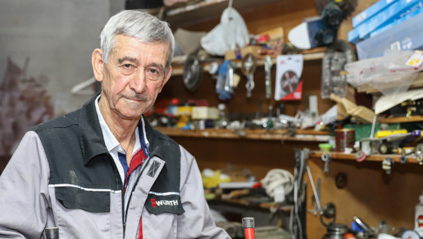 LEGENDA Domar Joca nikad nije zakasnio na posao! Jovan Mitrović (76) više od 50 godina radi u školi Radoje Domanović u Beogradu (FOTO)