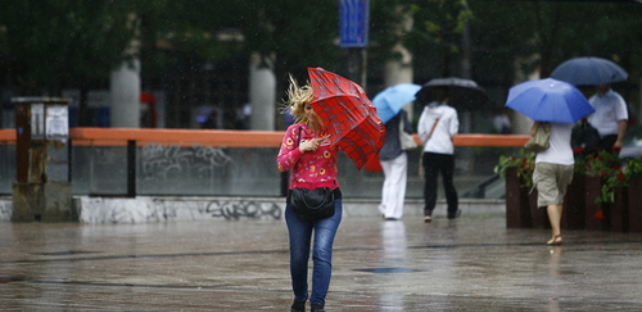 DOLAZI SUPERĆELIJSKA OLUJA Meteorolog upozorava: Potop u ovim delovima Srbije!