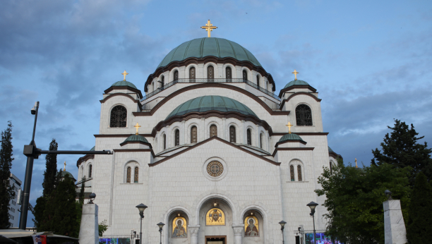 ČUDO NA BOGOJAVLJENSKU NOĆ Neverovatan simbol ukazao se na nebu nad Beogradom (FOTO)