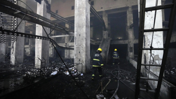 VATRA PROGUTALA ISTORIJSKO ZDANJE Stravičan požar u zgradi glavne pošte u Manili (FOTO)