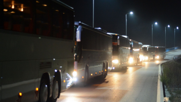 UPRKOS KURTIJEVIM ZASTRAŠIVANJIMA! Oko 200 autobusa sa Srbima sa KiM dolazi da podrži predsednika Vučića na skupu "Srbija nade"! (FOTO)