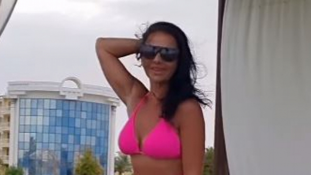 Tina Ivanović na plaži