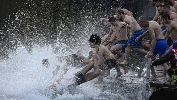 Bugari plivaju za časni krst