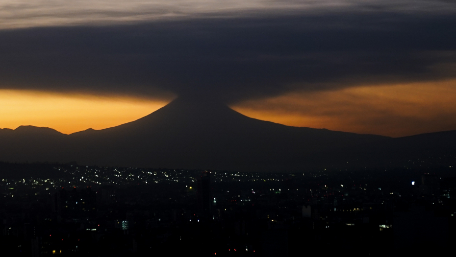 Proradio vulkan Popokatepetl u Meksiku