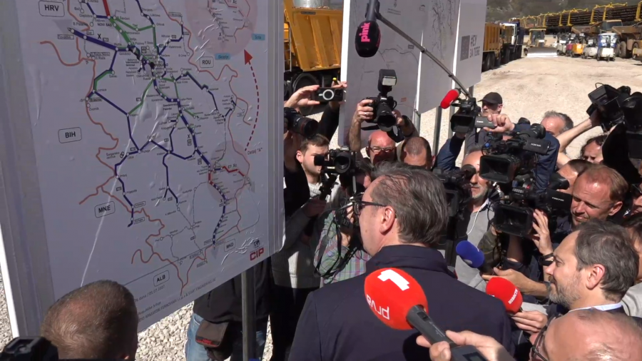Predsednik Srbije Aleksandar Vučić obilazi radove na rekonstrukciji pruge od Niša do Dimitrovgrada