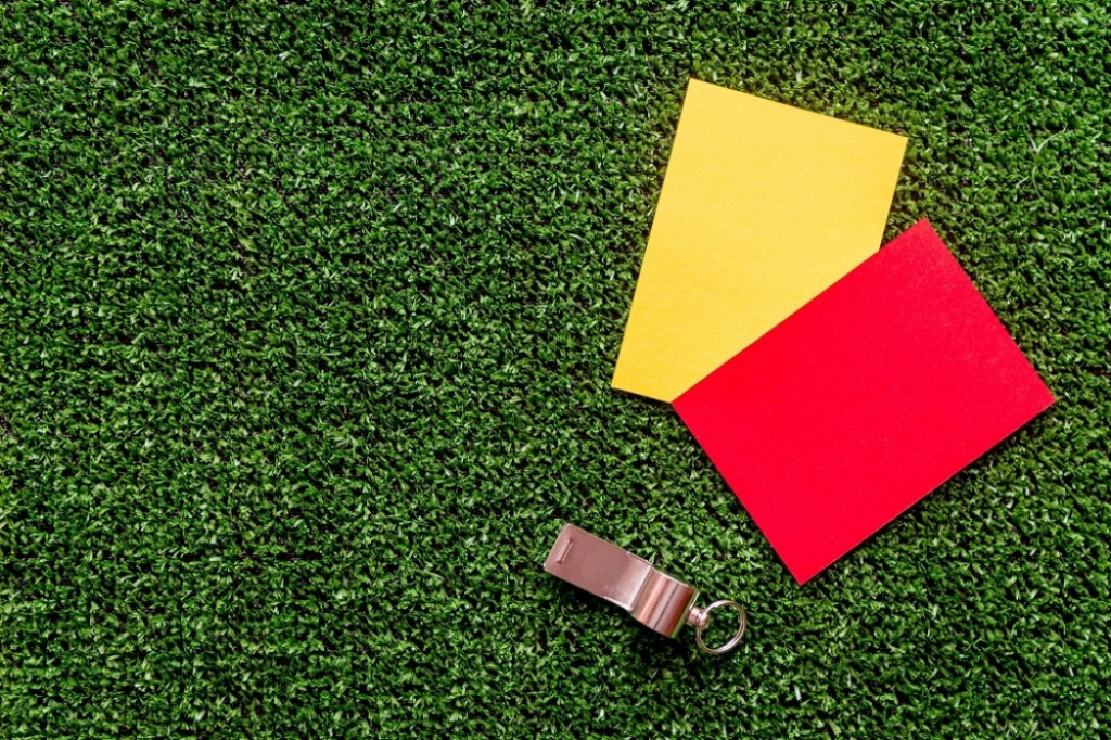 Fudbal sudija crveni karton žuti karton utakmica
