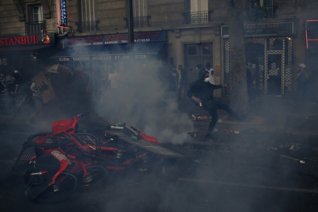 Neredi u Parizu
