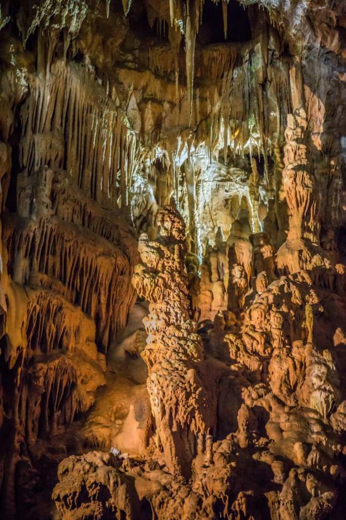 Pećina je stara oko 80 miliona godina, a nakit je upola mlađi