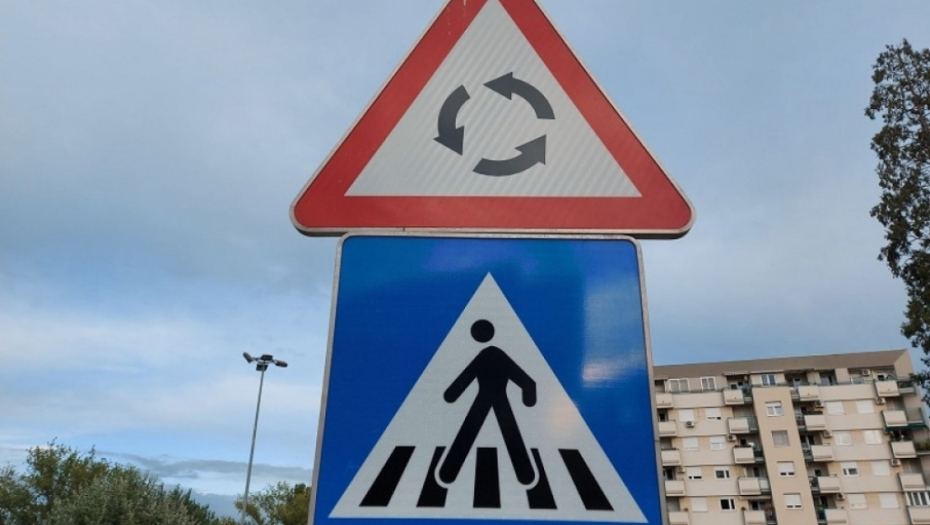 Saobraćajnio znak, znaci, pešački prelaz