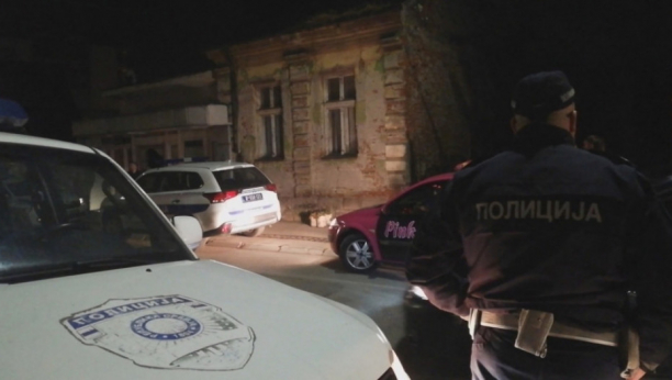 JEDNOG TUKLI, U DRUGOG PUCALI Policija pronađene čaure u Obrenovcu dala na veštačenje kao i automobil koji su napadači polupali