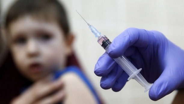 KORONA U SAD Oko 900.000 dece primilo prvu dozu Fajzer vakcine