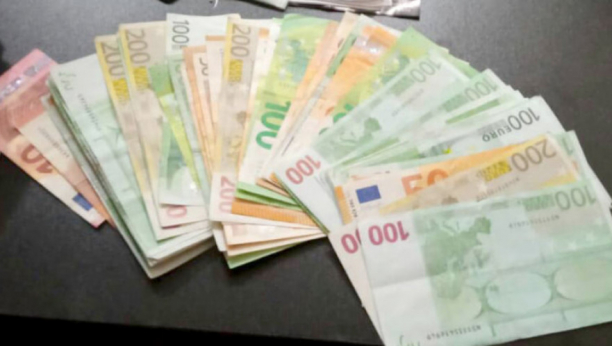 ZAPLENJENO SKORO MILION EVRA Makedonska policija našla falsifikovane novčanice kod dvojice Kamerunaca