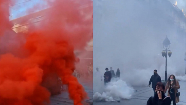 HAOS I PANIKA U KNEZ MIHAJLOVOJ Zapaljene dimne bombe, ljudi se gušili na ulici! Reagovala i policija (FOTO/VIDEO)
