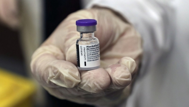 NEŠTO SE ČUDNO DEŠAVA Fajzer hitno zatražio odobrenje za upotrebu vakcine za adolescente