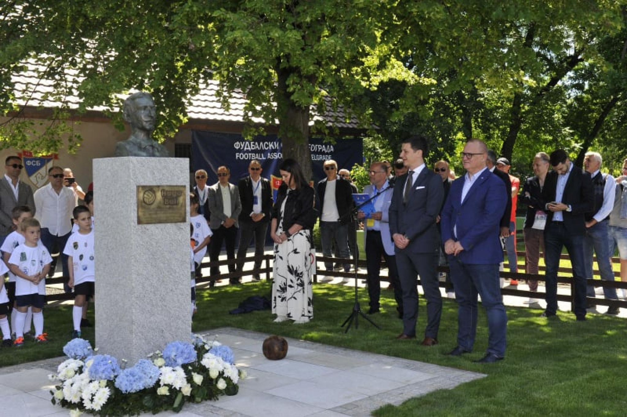 PRE 125 GODINA DONEO JE FUDBAL U SRBIJU! Hugo Buli dobio spomenik u Beogradu! (FOTO)