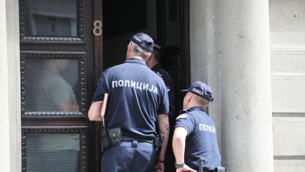 POLICIJA REGOVALA NA PRETNJU MASAKROM Pretresen stan u kojem živi dečak iz Kruševca