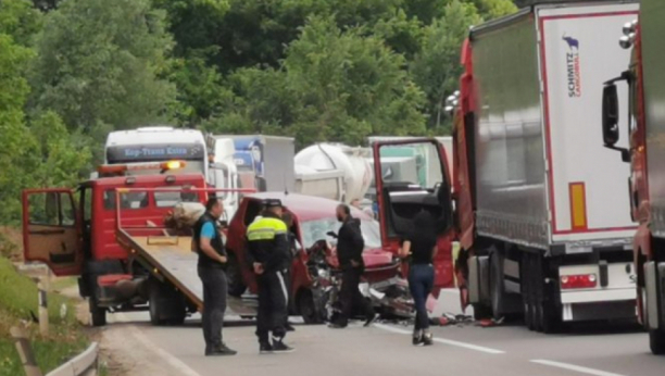 Sudar automobila i kamiona: Muškarac preminuo na licu mesta