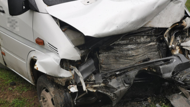 VIŠE LJUDI POVREĐENO U ČEONOM SUDARU Teška saobraćajna nesreća kod Nove Varoši, saobraćaj OBUSTAVLJEN
