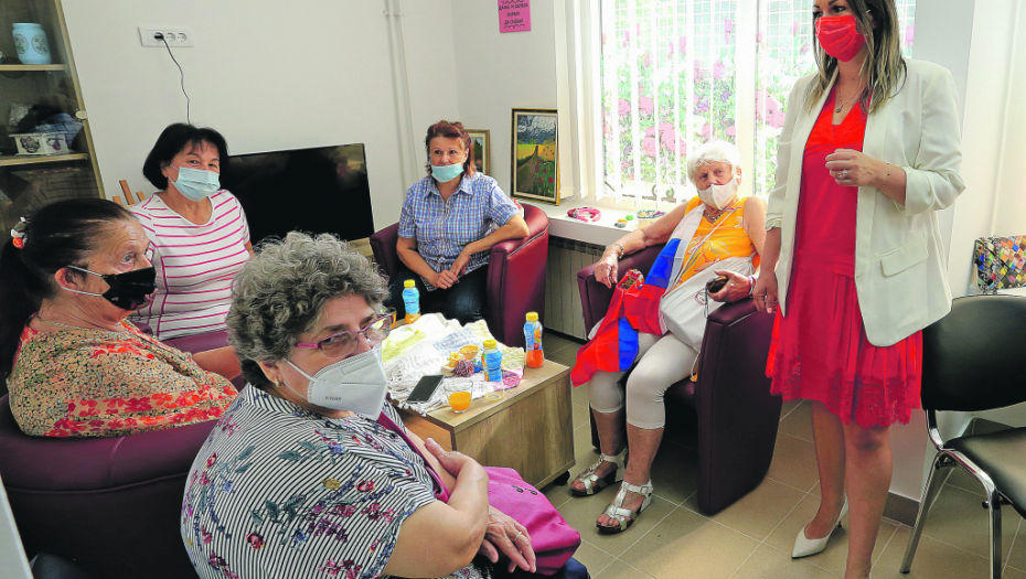 UŽIVAJTE U LETU Za najstarije sugrađane u Beogradu su organizovani kursevi i drugi programi u 32 kluba penzionera