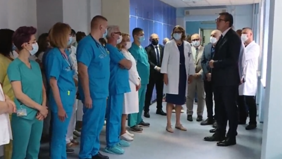 Predsednik Srbije Aleksandar Vučić  obilazi Specijalnu bolnicu za cerebrovaskularne bolesti "Sveti Sava" u Beogradu