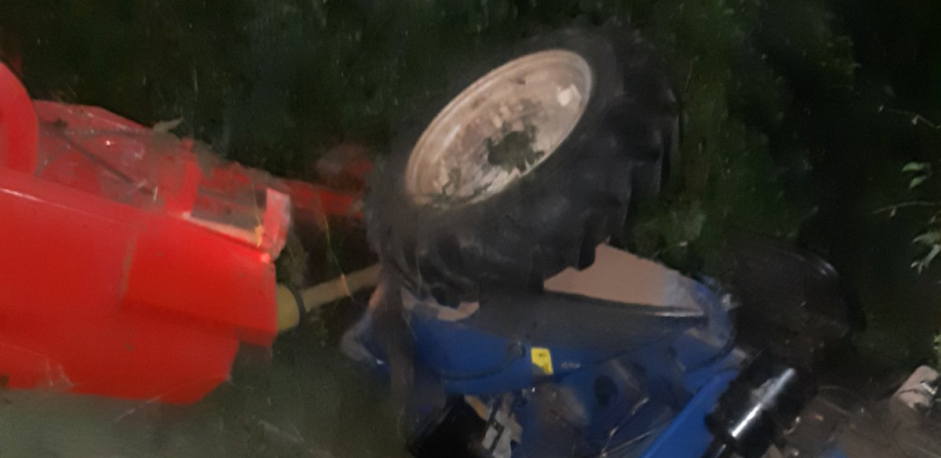 SAOBRAĆAJNA NESREĆA KOD SVRLJIGA Traktor sleteo u jamu, vozač teško povređen