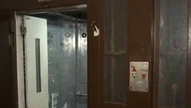 JEZIVA NESREĆA U PEĆI Muškarac nastradao dok je popravljao lift