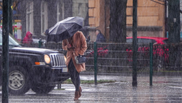 POČINJE NEVREME U SRBIJI RHMZ upozorava na vremenske nepogode sa gradom i obilnim pljuskovima