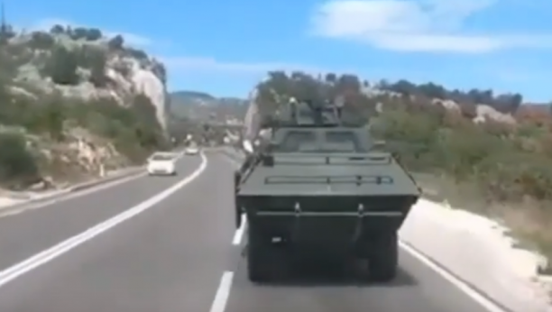 IMA LI MESTA ZA PANIKU?! Oklopna vozila kruže ulicama BiH (VIDEO)