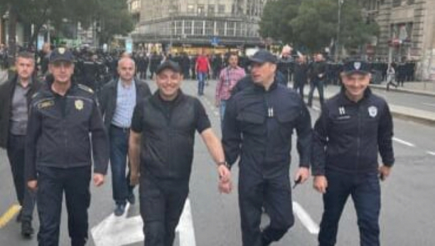 BEZBEDNOST NEMA CENU Ministar Vulin obišao pripadnike policije prilikom Parade ponosa i kontra skupa