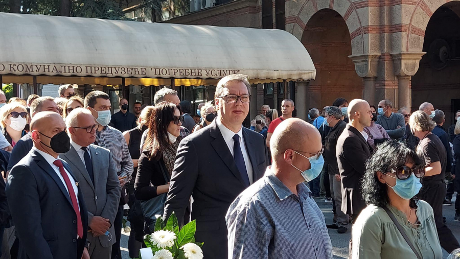 SAHRANA IVANA TASOVCA Predsednik Srbije Aleksandar Vučić stigao na Novo groblje da se oprosti od umetnika!