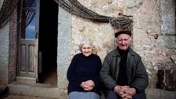 SMRT IH NIJE RASTAVILA U braku su bili 64 godine, a umrli su s tri sata razlike, gotovo držeći se za ruke