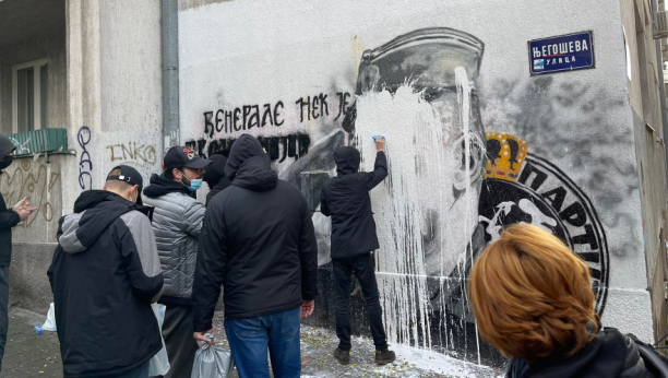 NASTAVLJA SE RAT GRAFITIMA Osvanuo novi natpis u Beogradu: "Ratko Mladić srpski heroj" (FOTO)