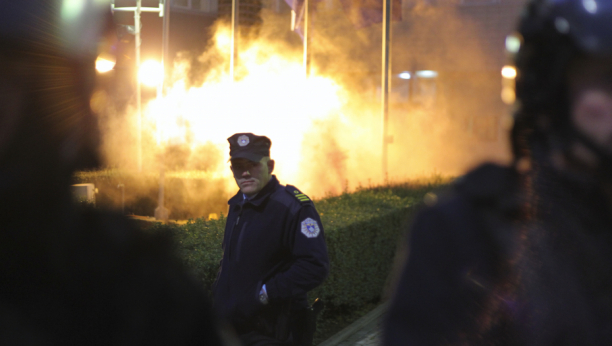 Zapaljen automobil sa srpskim tablicama u Lešku