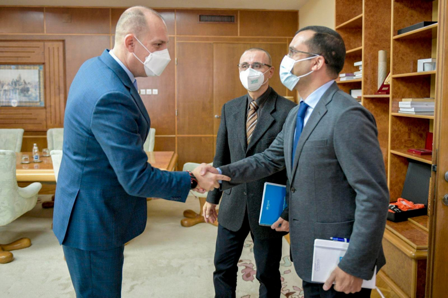 SRBIJA URADILA ODLIČAN POSAO Ministar Lončar sa šefom tima za imunizaciju SZO doktorom Sidartom (FOTO)