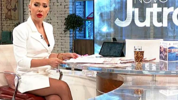 GOLE BUTINE U PRVOM PLANU! Jovana Jeremić priznala da se razvodi, pa u studio ušla u belom i vrtoglavim potpeticama