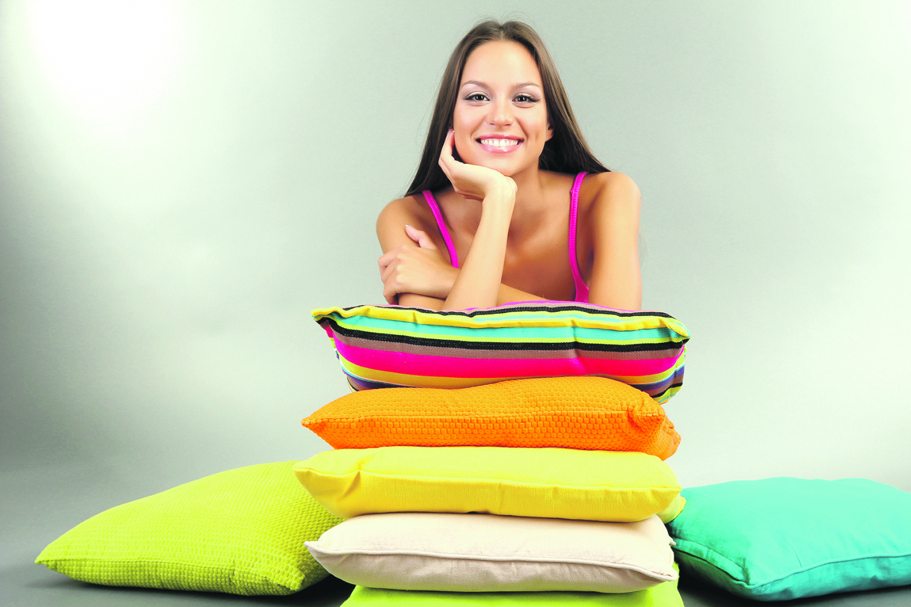 VIŠE OD DETALJA Upotrebite jastuke raznih boja i veličina za dekoraciju životnog prostora