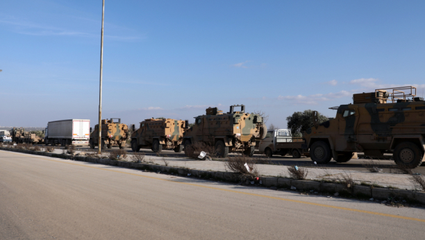 BIĆE RATA? Turska vojska se učvršćuje na novim pozicijama, stigli oklopni transporteri