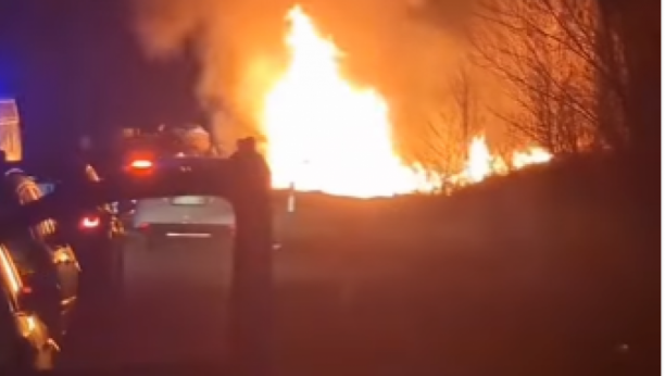 POŽARI BUKNULI U VOJVODINI Na nekoliko lokacija gori, vatrogasci na terenu (FOTO/VIDEO)