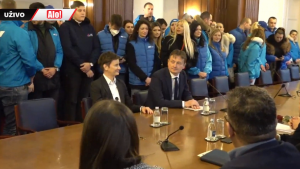 VUČIĆ KANDIDAT ZA PREDSEDNIKA SNS predala 154.888 potpisa za predsedničku kandidaturu (FOTO/VIDEO)