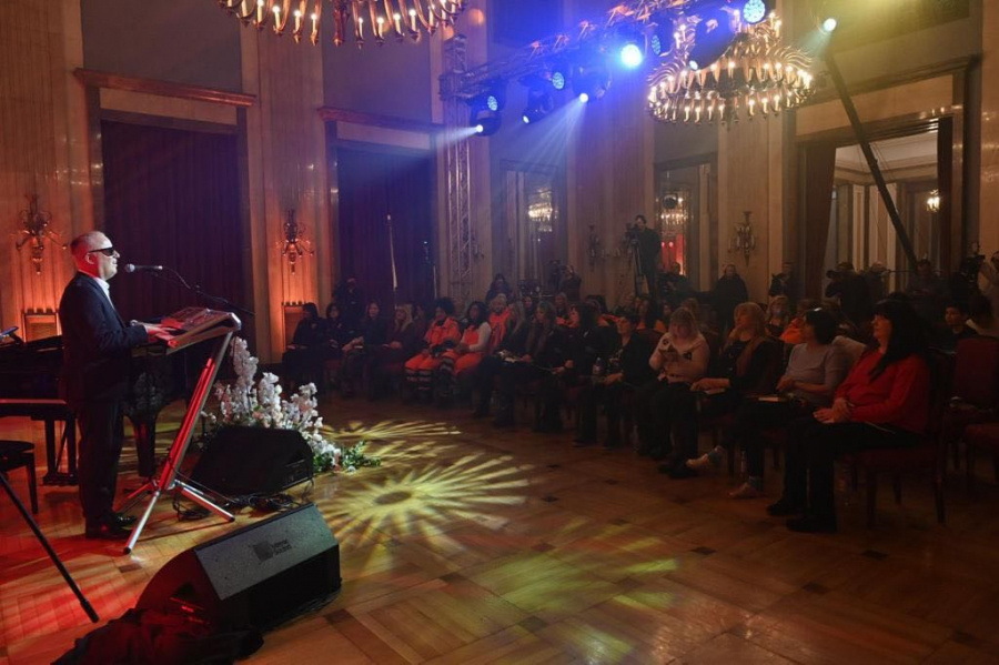 BEOGRAĐANKE UŽIVALE! Saša Matić održao spektakularan koncert u Skupštini grada! (FOTO)