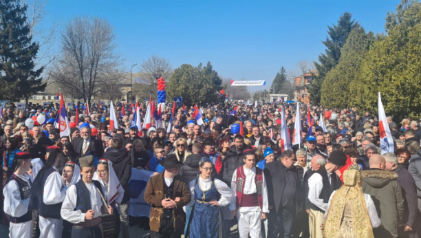 PREDSEDNIK U KUCURI Vučić:  Ovi izbori nisu igre, država nije igračka! (FOTO/VIDEO)