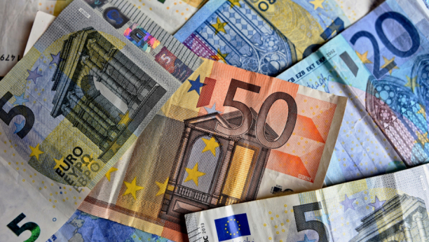 MENJA SE KURS EVRA Evo koliko će dinara trebati za evropsku valutu u ponedeljak