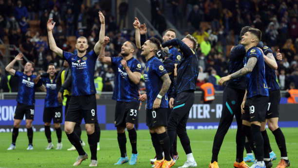 Inter se igrao sa Milanom i prošao u finale Kupa, debitovao Lazetić