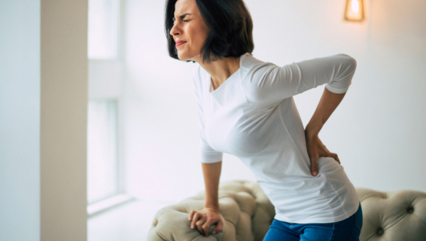 MOŽE UKAZIVATI NA OZBILJNE BOLESTI Bol u ovom delu leđa ima različite uzroke kod žena i muškaraca
