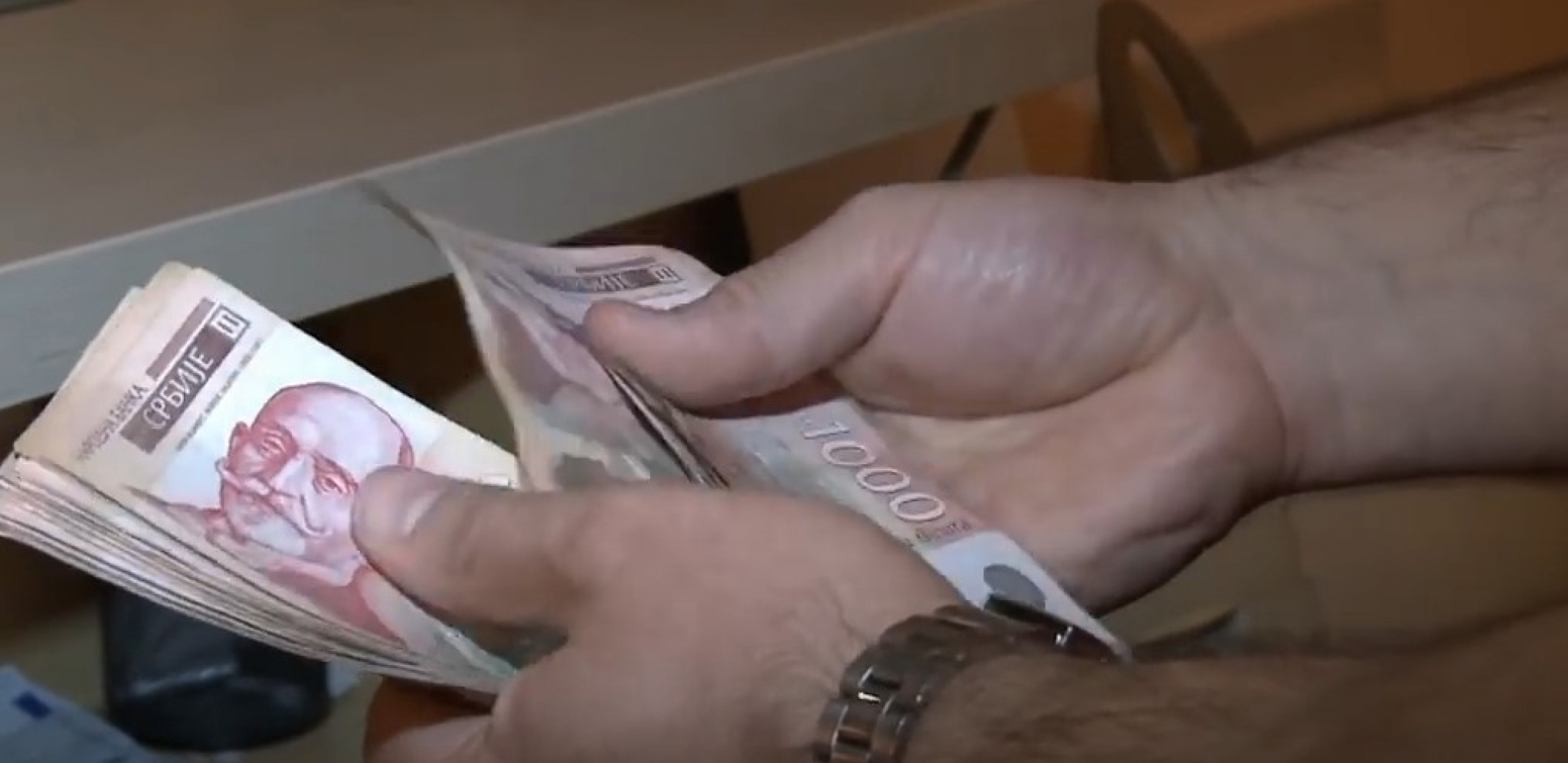 POVEĆANJE OD 14.3 ODSTO Prema odluci Vlade Srbije od danas minimalna zarada u republici 40.020 dinara