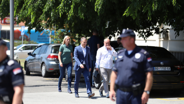 UNUTRAŠNJA KONTROLA ISPITALA NEBOJŠU STEFANOVIĆA Ministar izašao posle tri, Dijana Hrkalović saslušavana šest časova